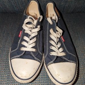 Levi sneakers size 9